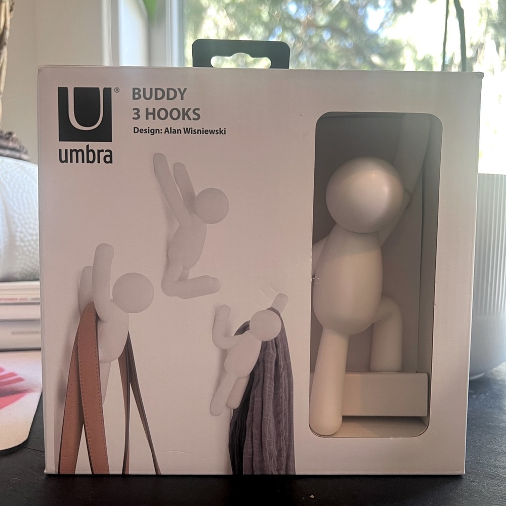 Set of 3 adorable wall hooks!